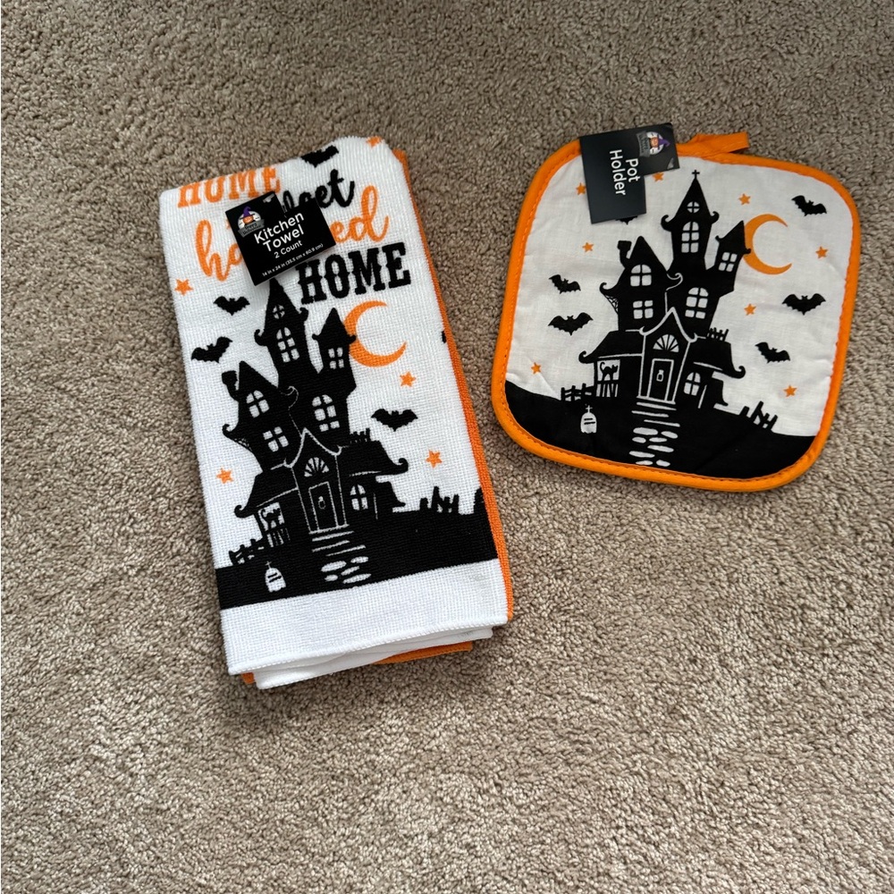 NWT 3 Piece Set Halloween Haunted House 2 Kitchen Towels & 1 Pot Holder Bats